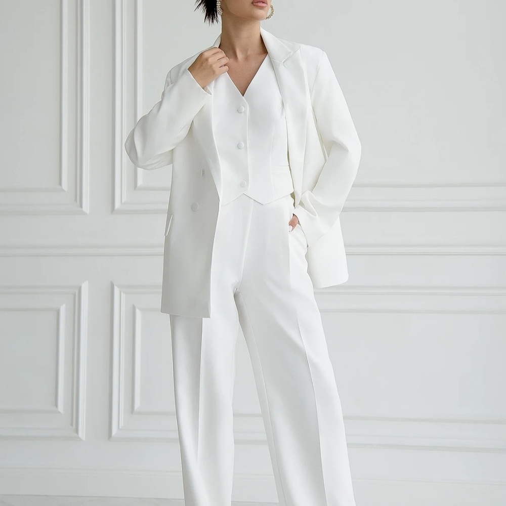 Chic White Women's Pantsuit